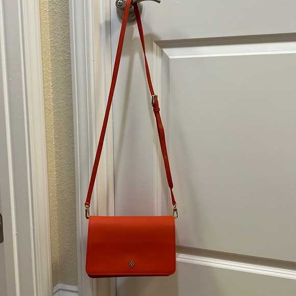 Tory Burch Handbags - Tory Burch Emerson Crossbody Purse